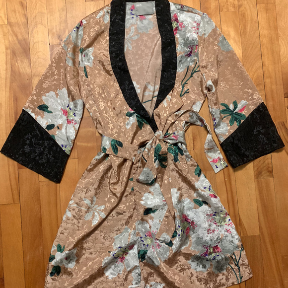 Kimono Style Tie-Up Dress in Light Pink Multi - Picture 1 of 3